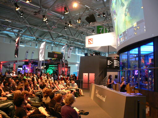 DOTA 2 - GamesCom 2011: Итоги турнира, награждение и фото отчет